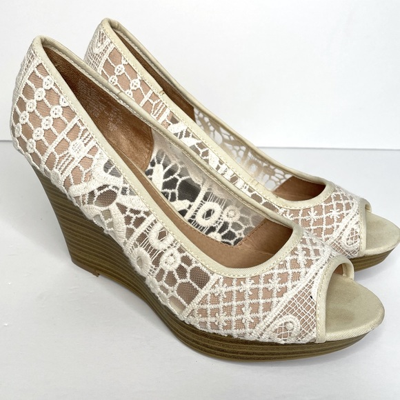 American Eagle Ivory Lace Wedge Shoe | Size 8.5 - Picture 3 of 8